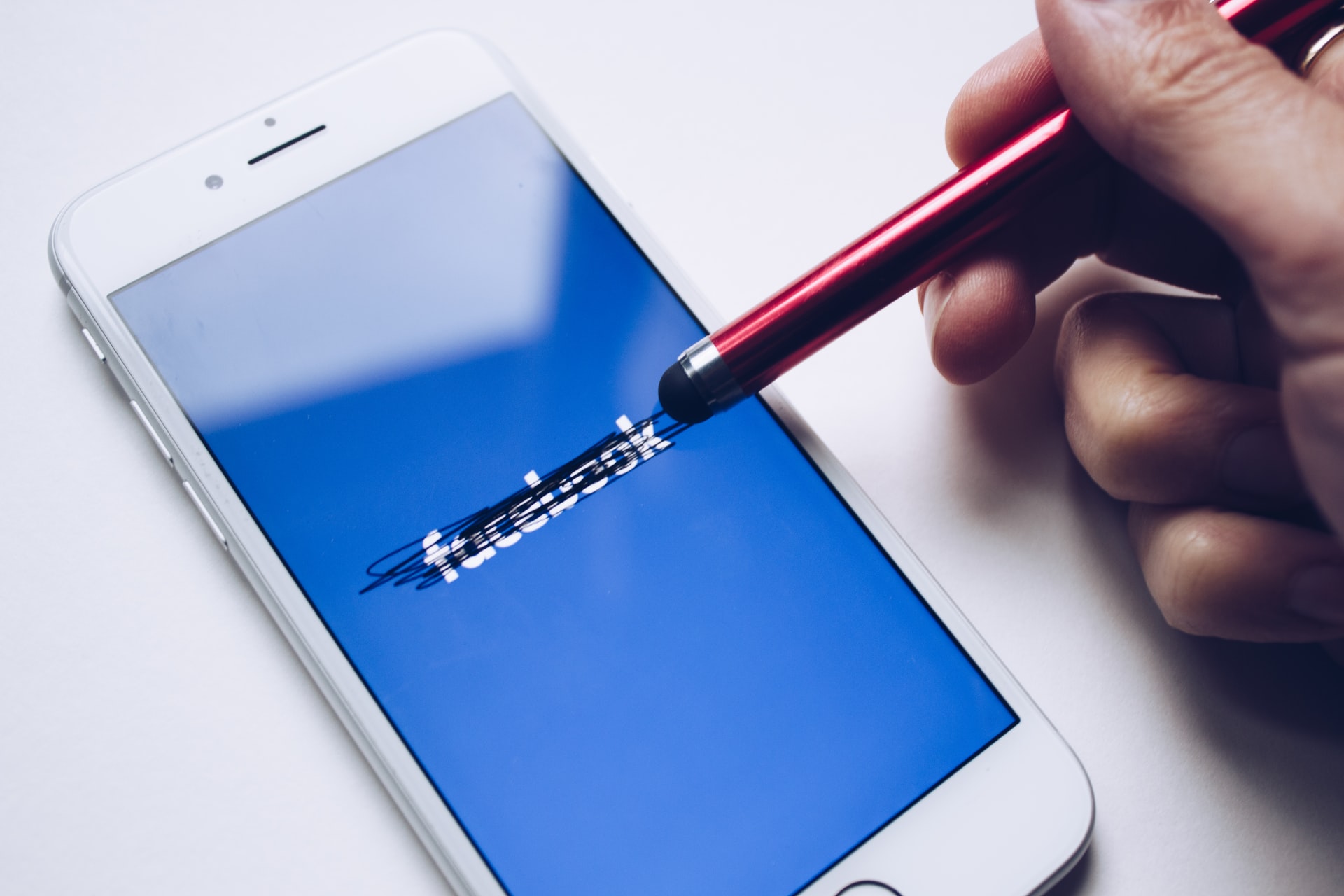 Meta truer med å legge ned Instagram og Facebook i Europa